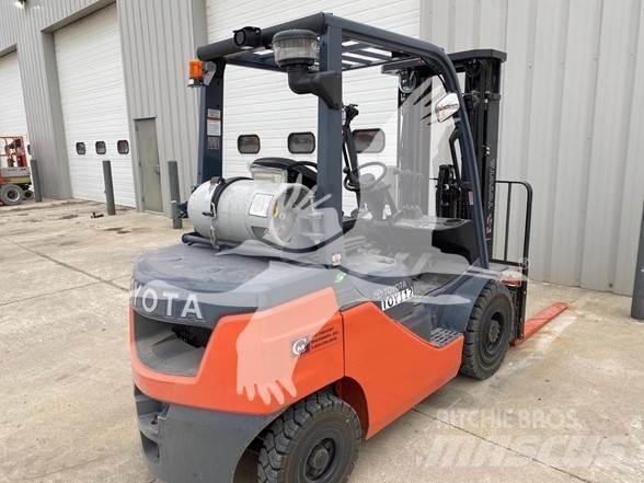 Toyota 8FGU25 Diesel Trucker