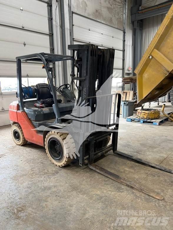 Toyota 8FGU30 Diesel Trucker