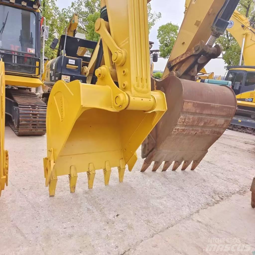 Komatsu PC 220 Beltegraver