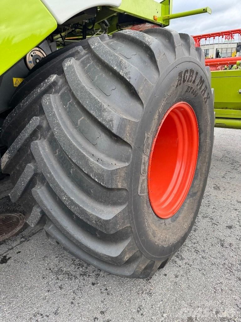 CLAAS Tucano 320 Skurtreskere