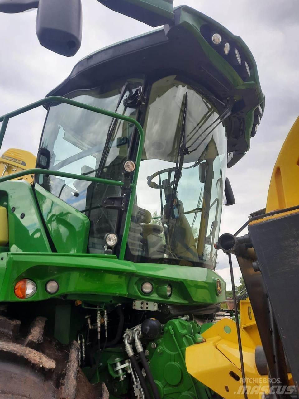 John Deere 8200 i Selvdrevne fôrhøstere