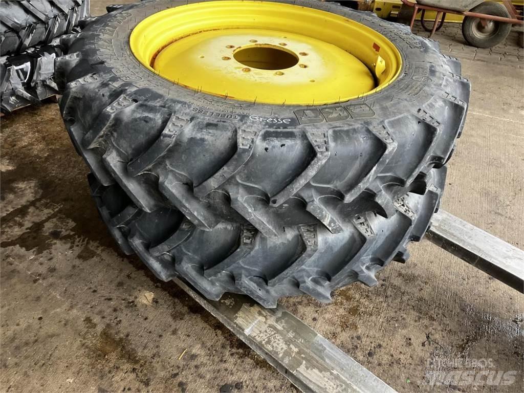 BKT 270/95R32 Dekk, hjul og felger
