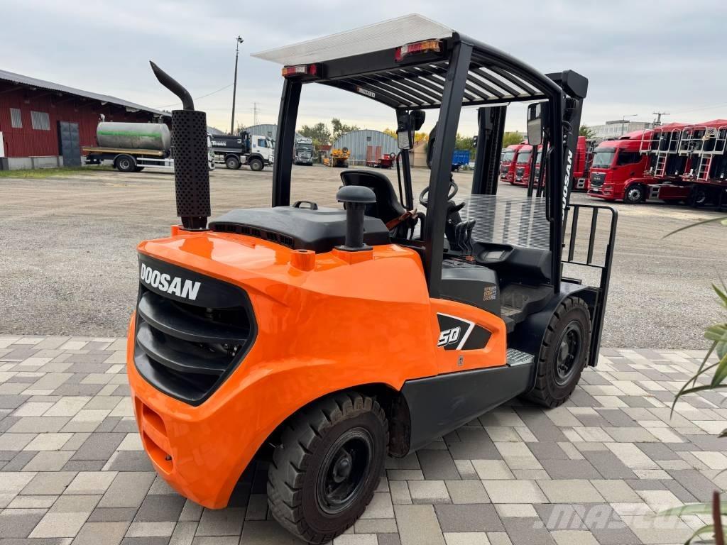 Doosan D 50,  130üó!!! 5t Diesel Trucker