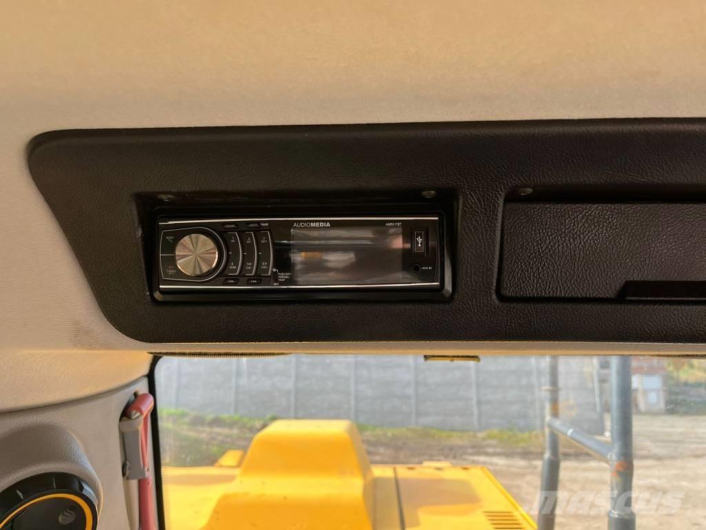 JCB 220X C 4F Beltegraver