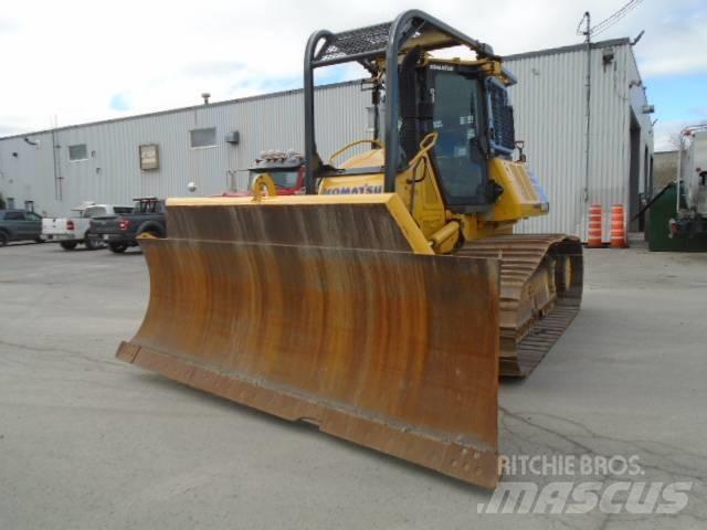Komatsu D61PX-24 Dozere Beltegående