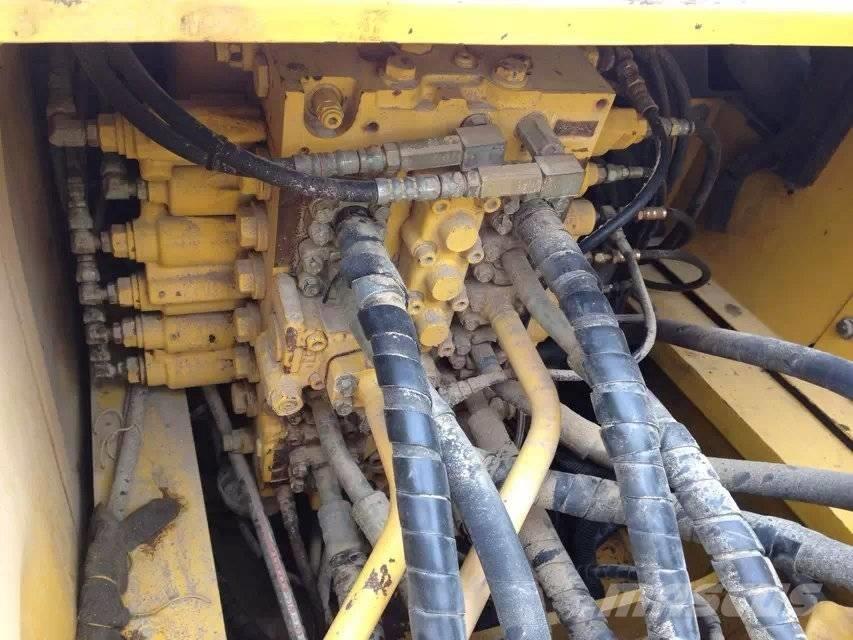 Komatsu pc220-7 Beltegraver
