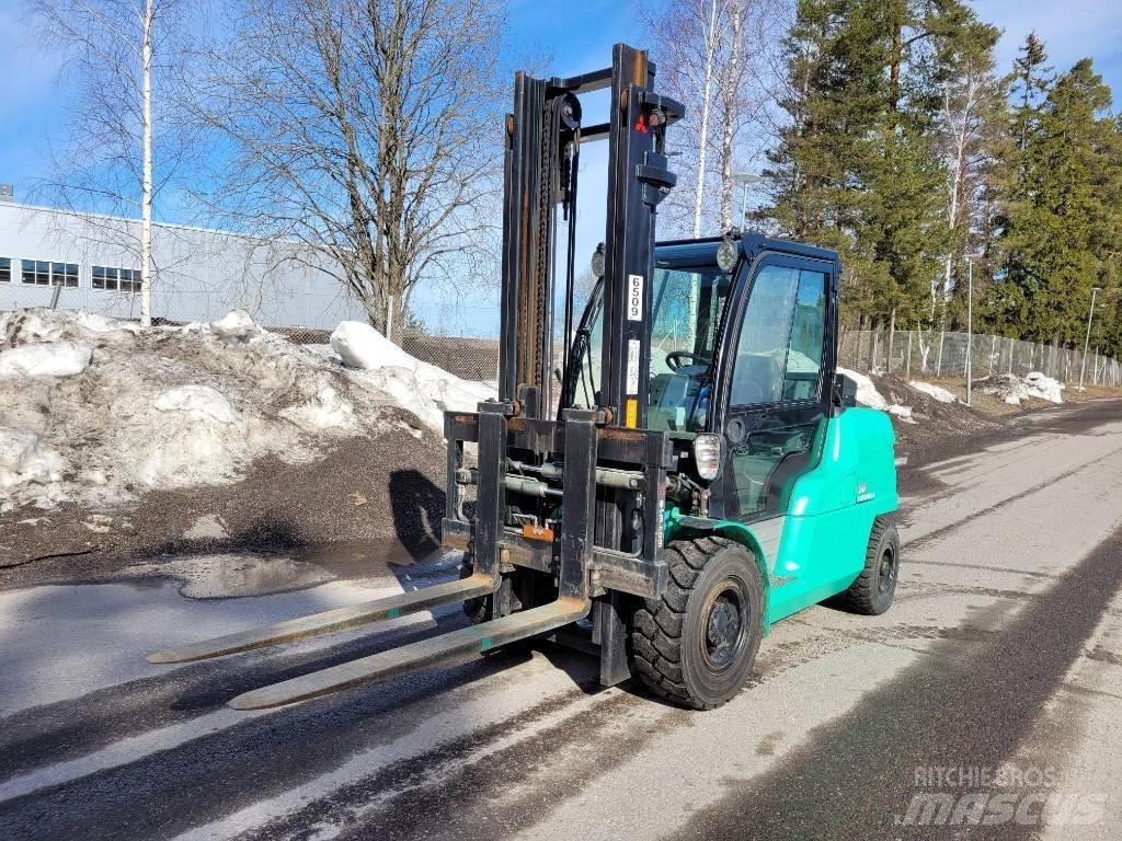 Mitsubishi FD50N Diesel Trucker
