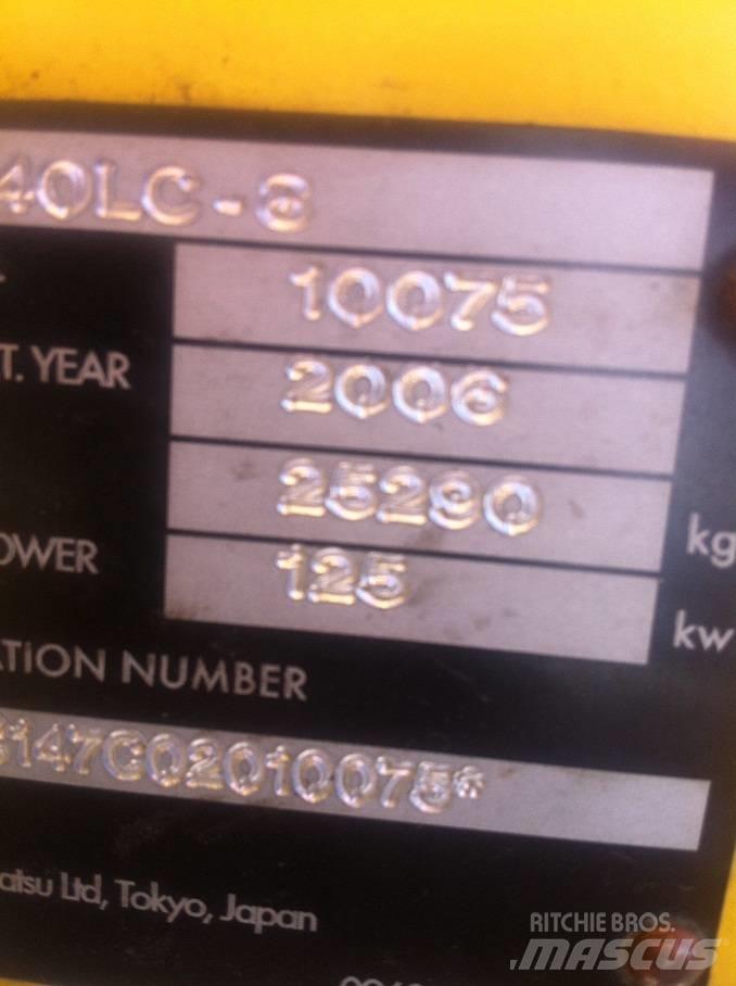 Komatsu PC240-8 Beltegraver