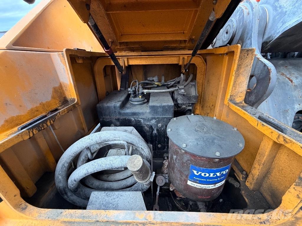 Volvo EC 250 EL Beltegraver