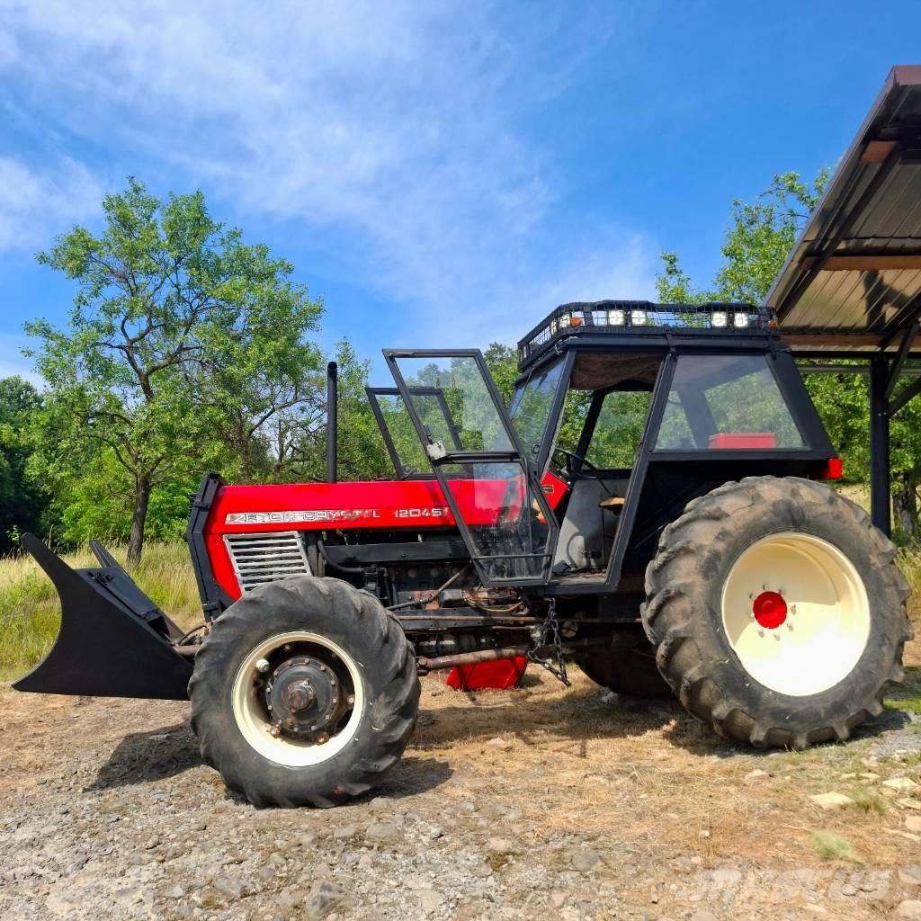 Zetor CRYSTAL Traktor med skogsutstyr