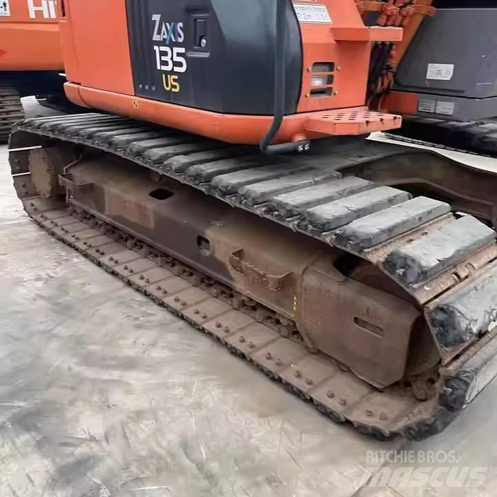 Hitachi ZX135US Beltegraver