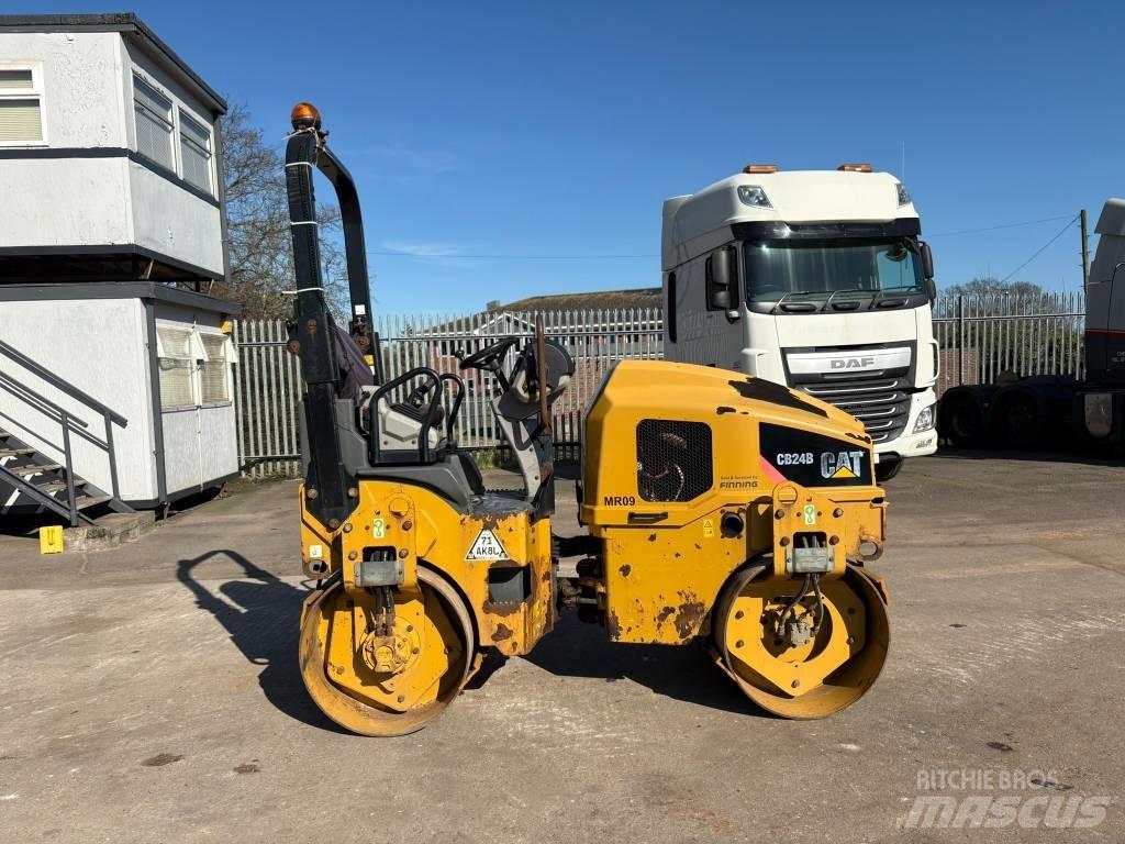 CAT CB 24 B Tandem Valser