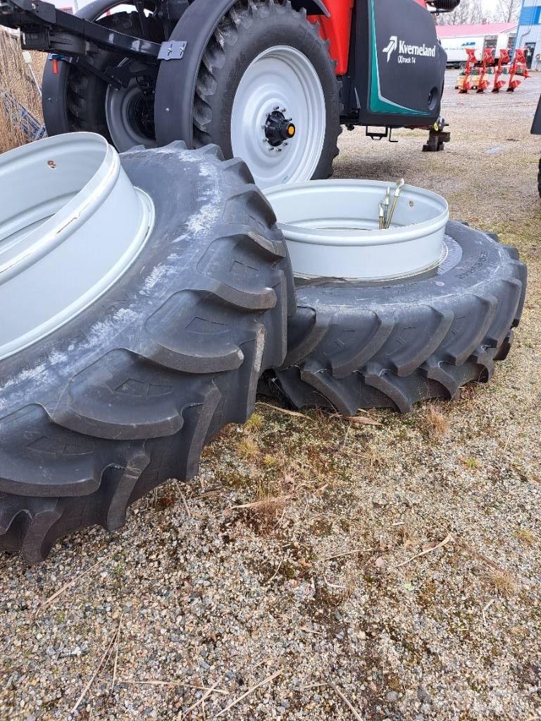  Paripyörät 520/85R42 Dekk, hjul og felger