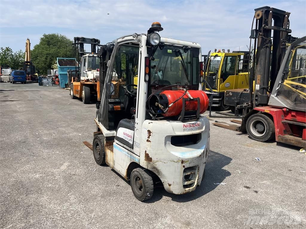 Nissan P1D1A15LQ Propan trucker