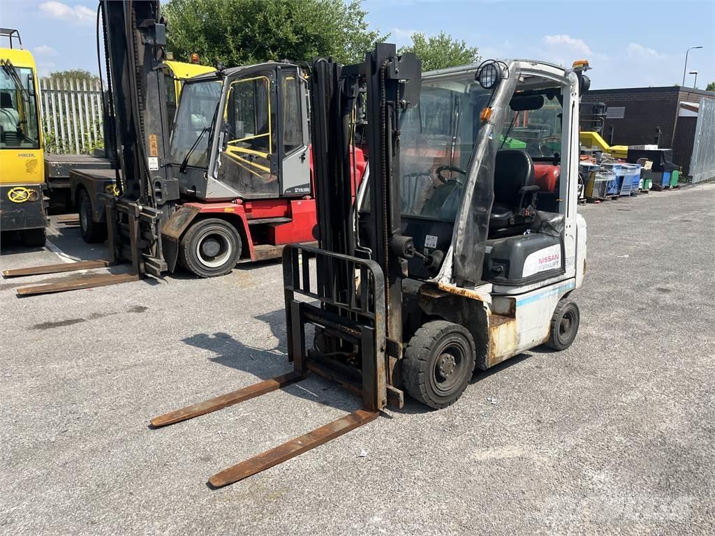 Nissan P1D1A15LQ Propan trucker