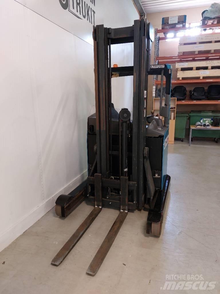 Crown ESR 4500 Skyvemasttruck