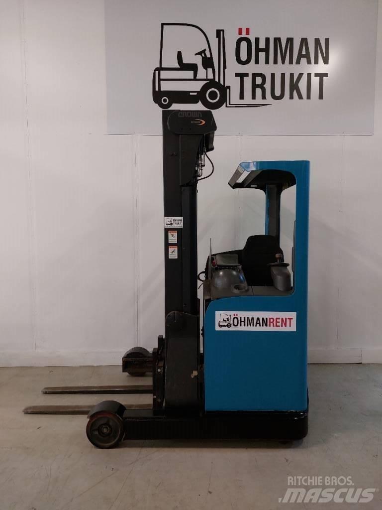 Crown ESR 4500 Skyvemasttruck