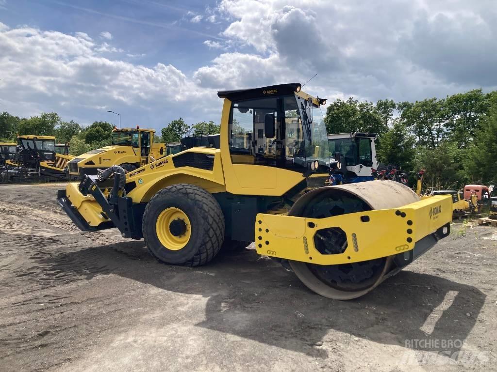 Bomag BW 213 DH-5 Hjullaster til komprimering