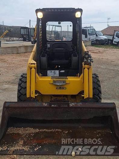 Komatsu SK815 Minilastere
