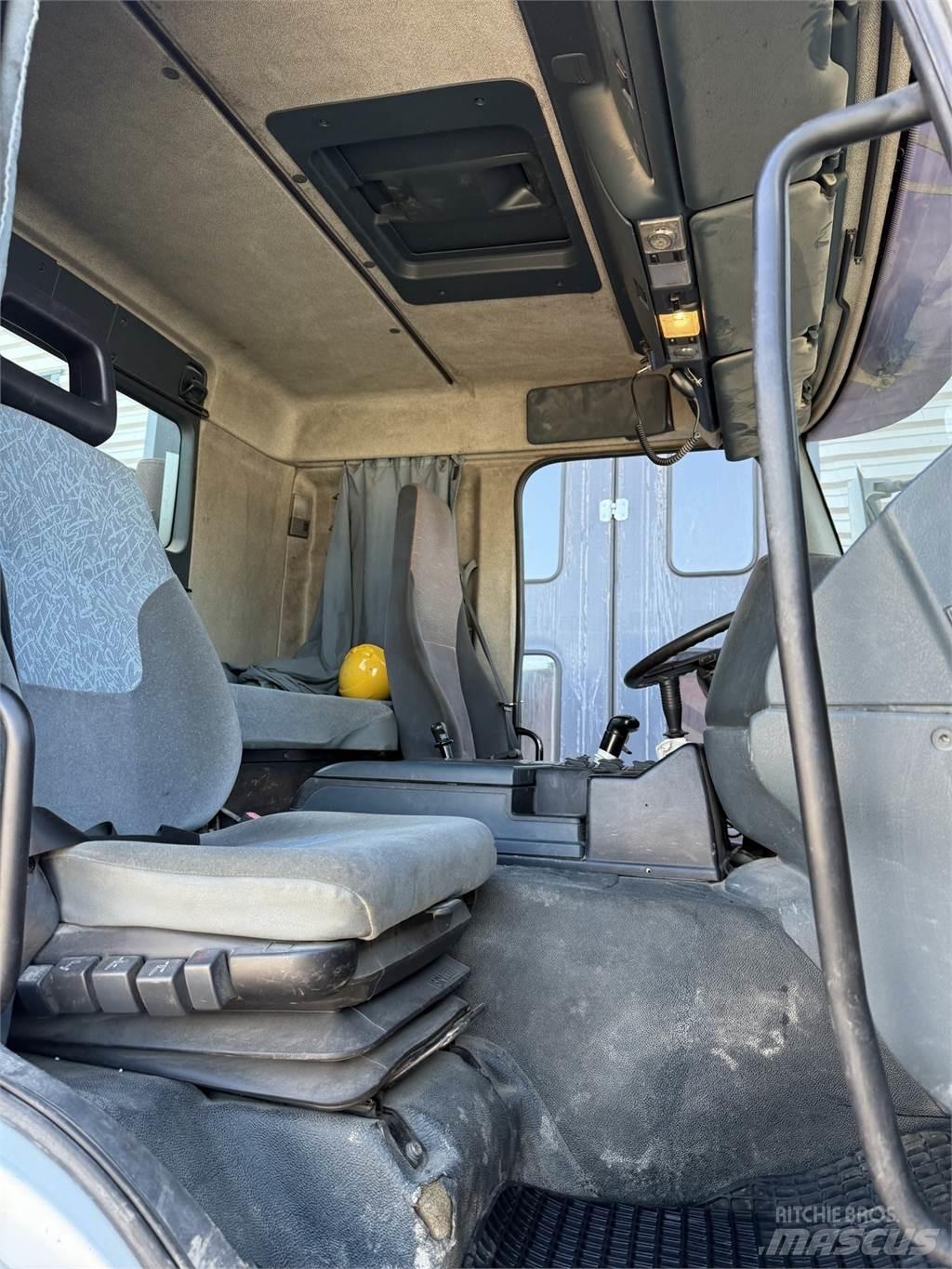 Sisu E12M 8x2 Tippbil