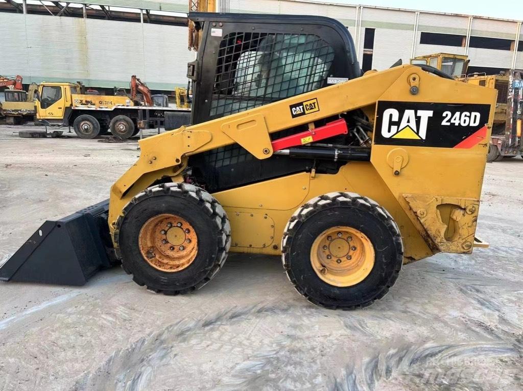 CAT 246 D Kompaktlastere