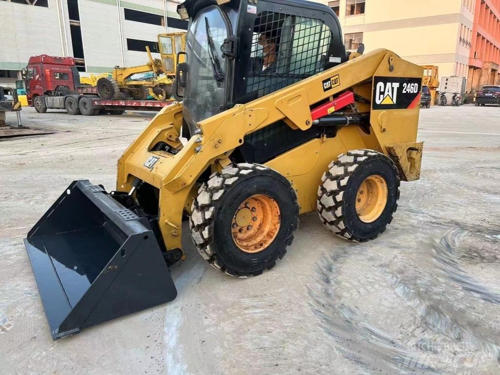 CAT 246 D Kompaktlastere