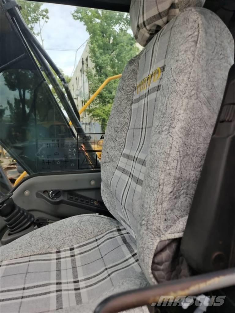 Volvo EC 140 B LC Beltegraver