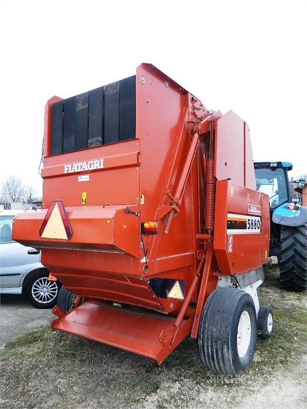 New Holland 5880 Rundballepresser