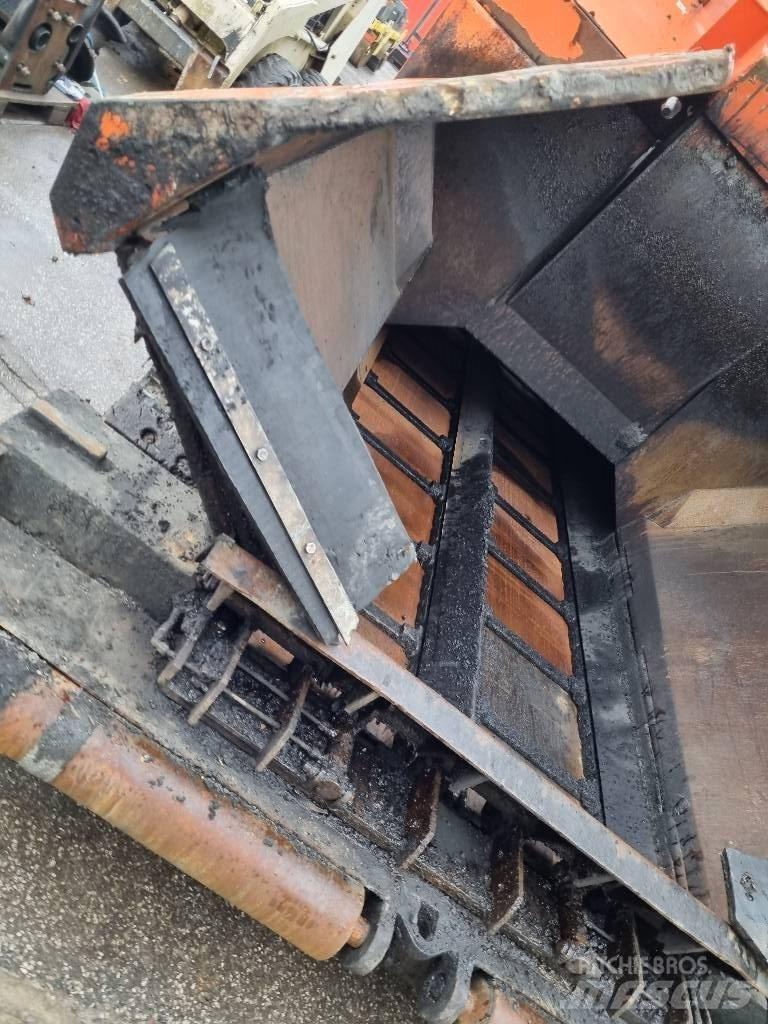 ABG Titan 8820 Asfaltutleggere