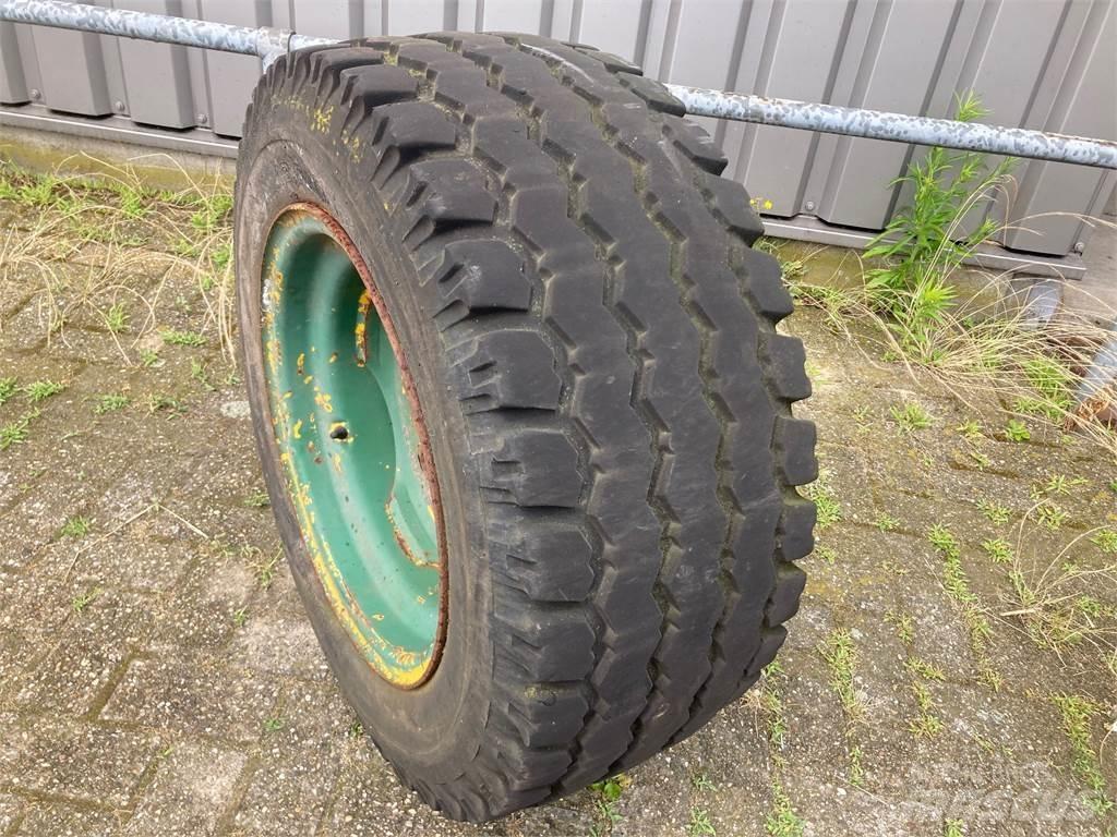 Barum 13.0/65-18 Dekk, hjul og felger