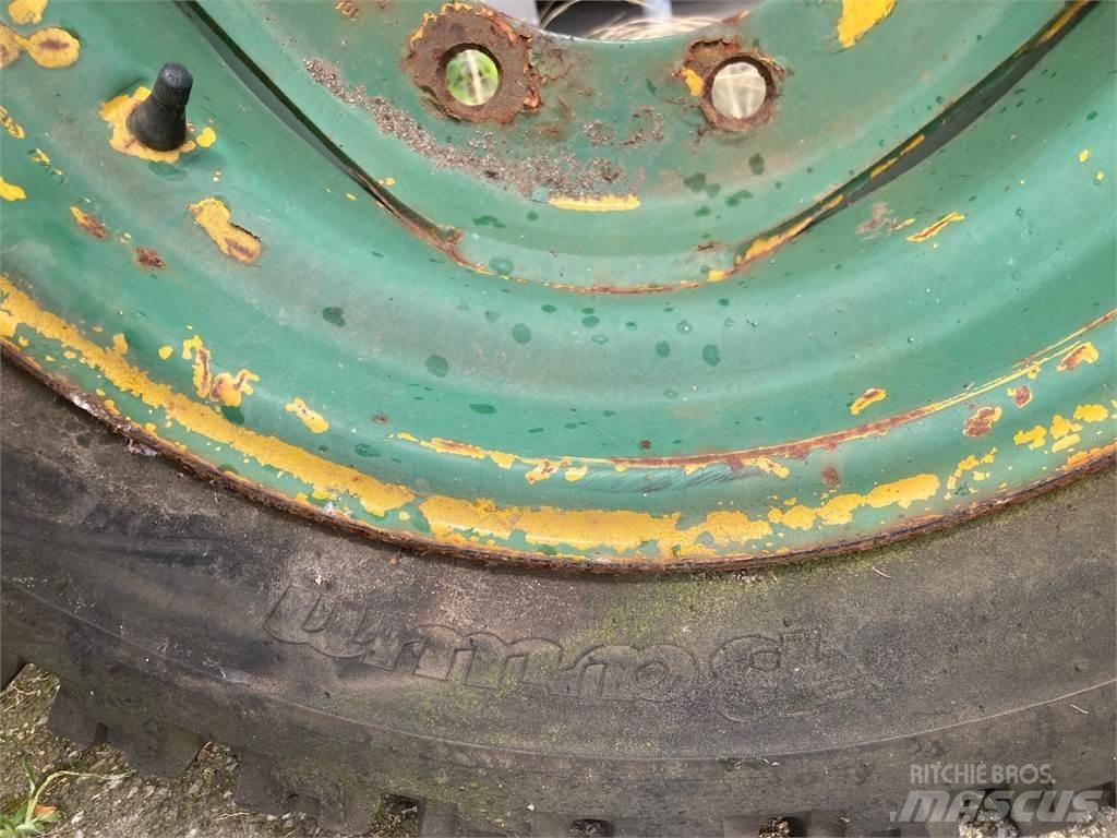 Barum 13.0/65-18 Dekk, hjul og felger