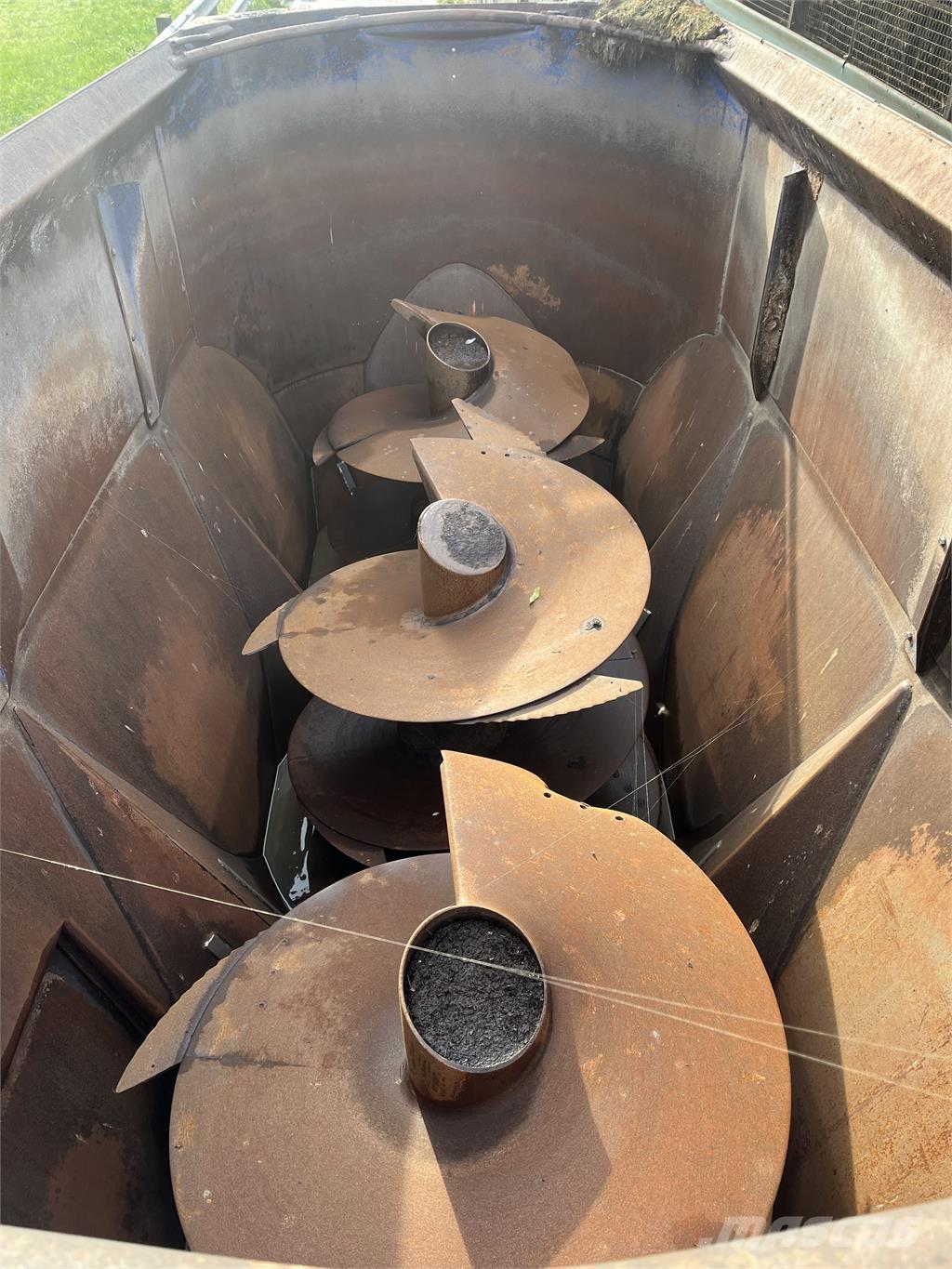  Europcomp Dualmix Blande- og fôringsmaskiner