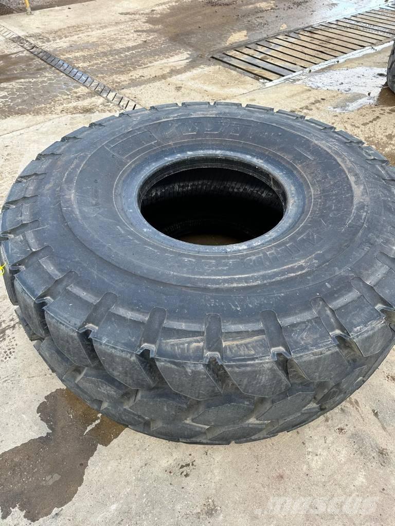 Bridgestone 26.5R25 Dekk, hjul og felger