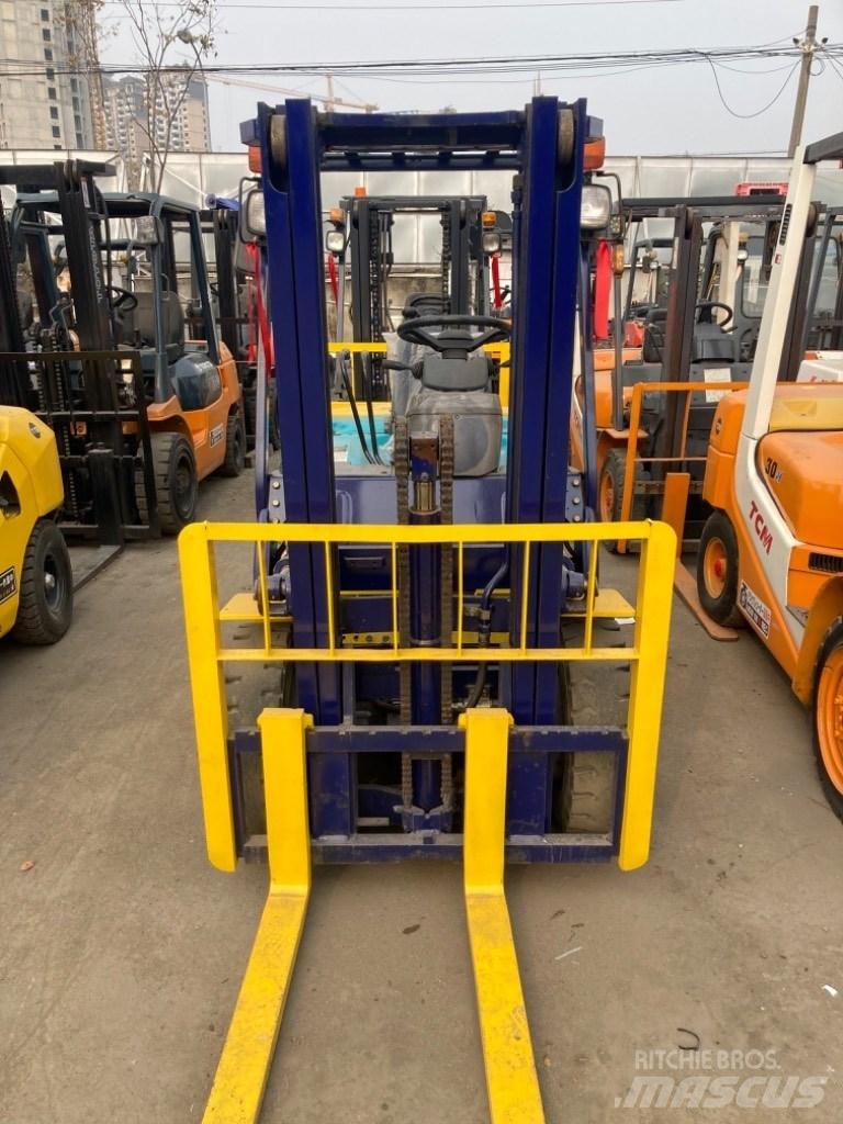 Komatsu FD25 Diesel Trucker