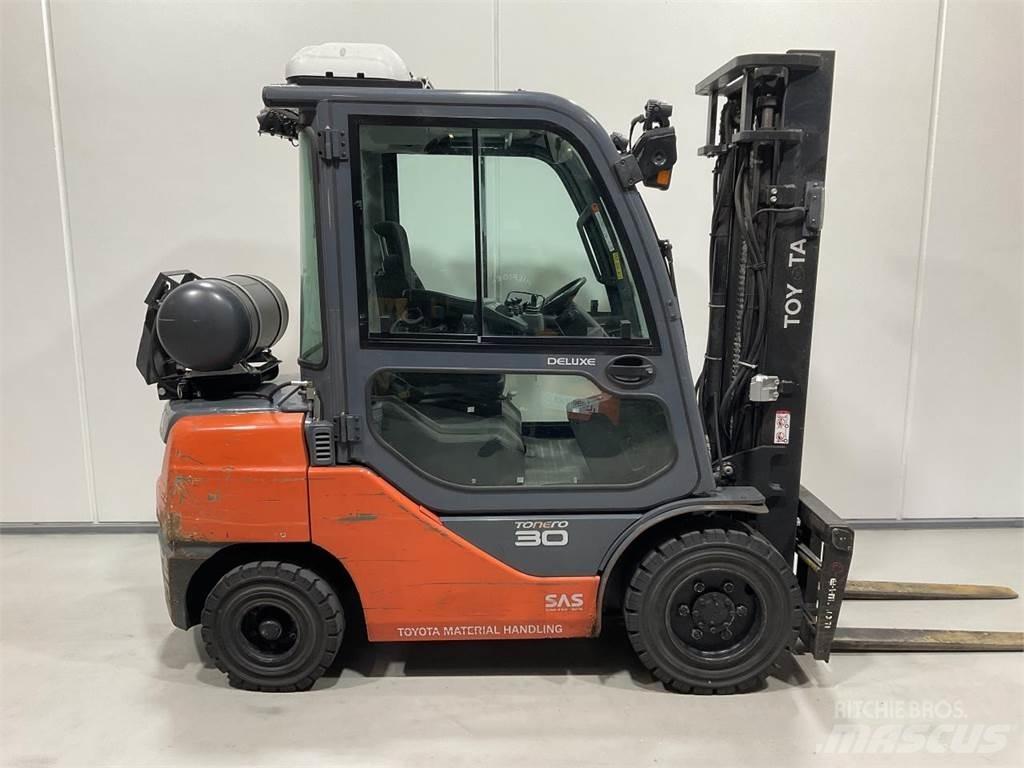 Toyota 02-8FGF30 Propan trucker