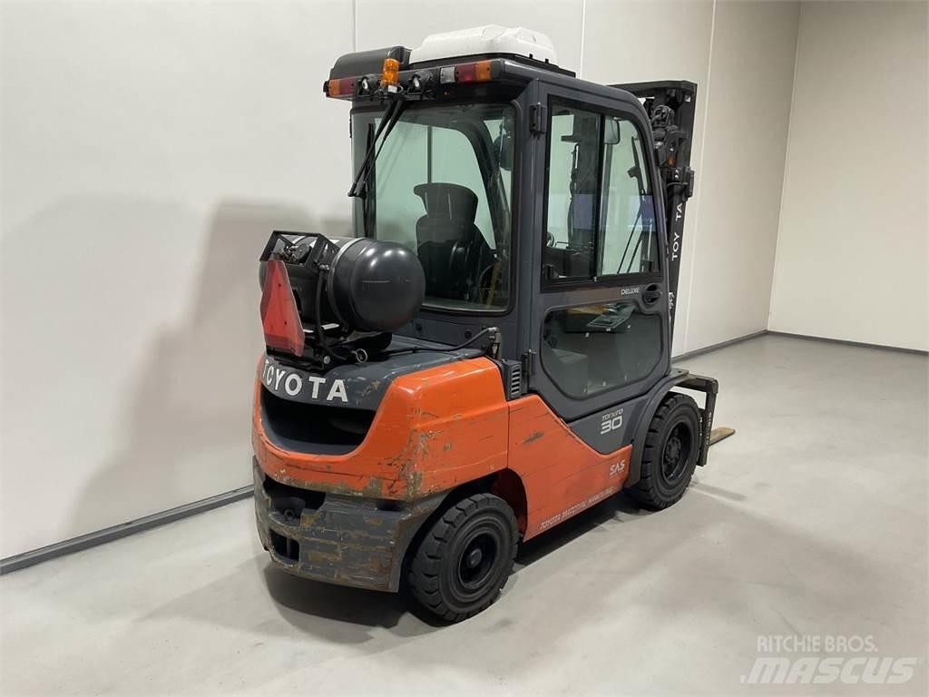 Toyota 02-8FGF30 Propan trucker