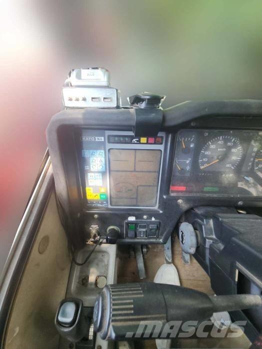 Kato MR 100 Røff terreng kraner