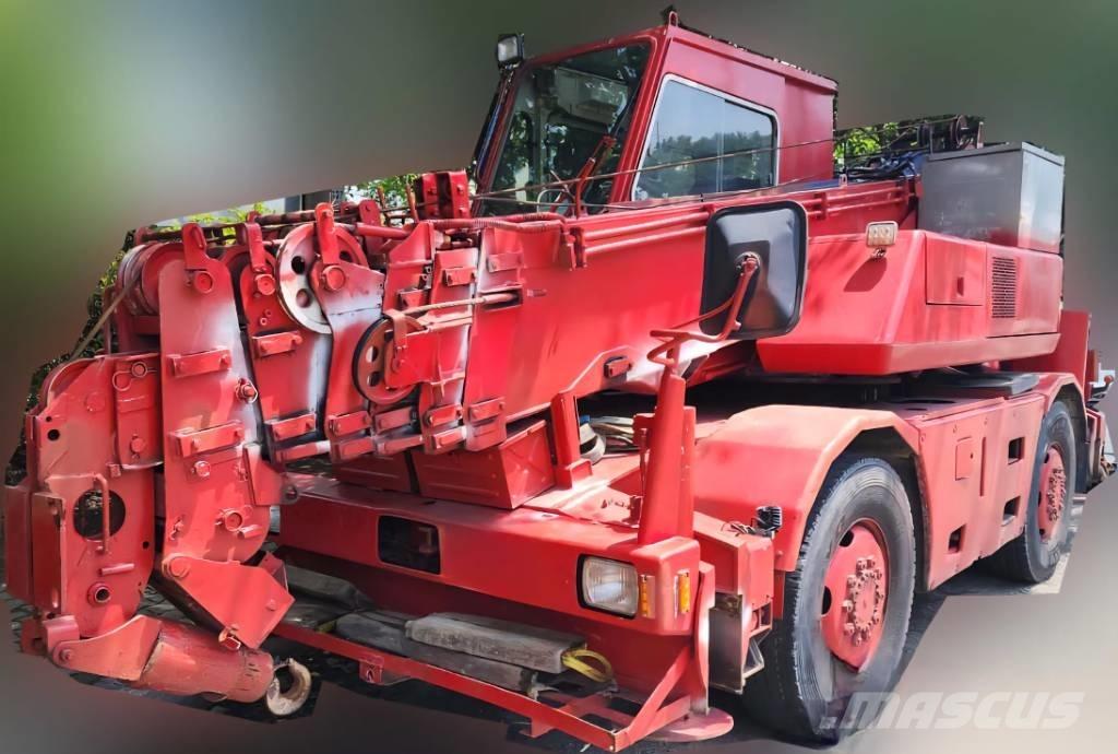 Kato MR 100 Røff terreng kraner