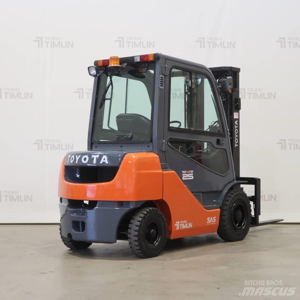 Toyota 52-8FDF25 Diesel Trucker