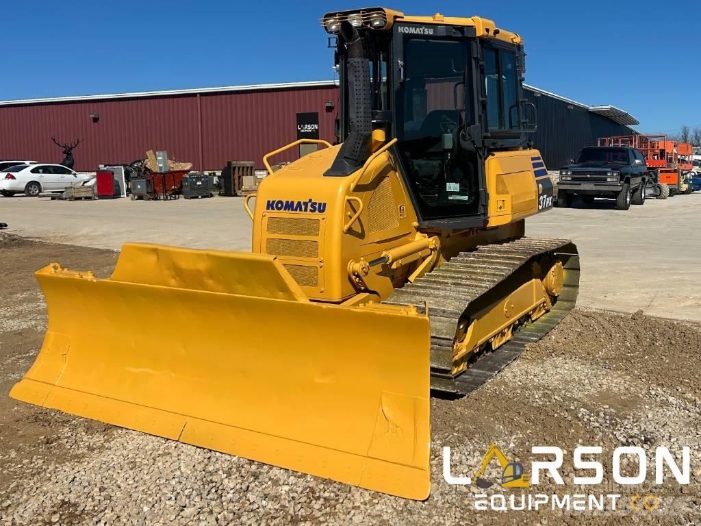Komatsu D37PX-23 Dozere Beltegående