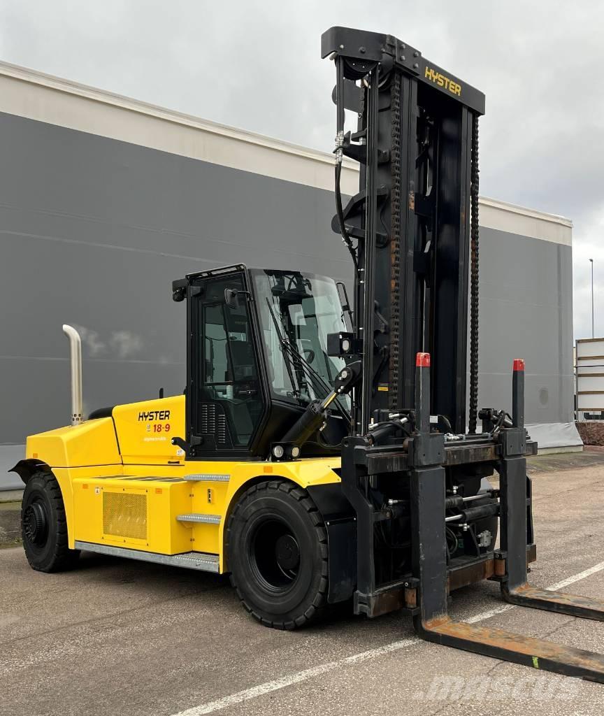 Hyster H18XD9 Diesel Trucker