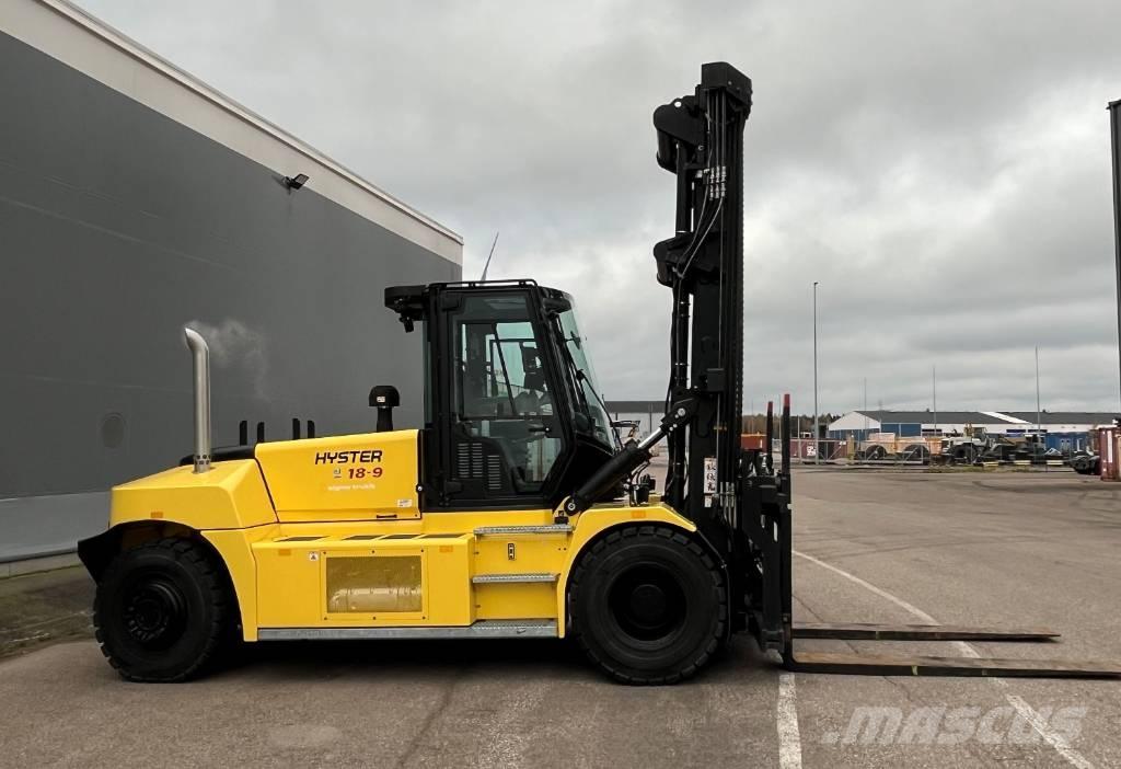 Hyster H18XD9 Diesel Trucker