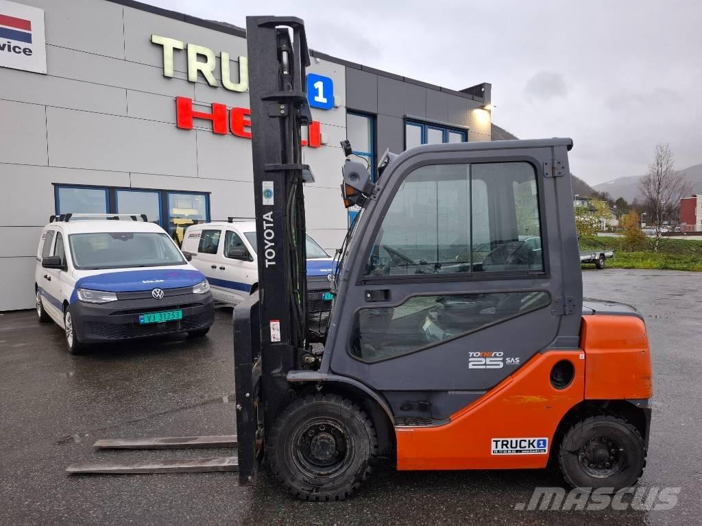 Toyota 02-8FDF25 Diesel Trucker