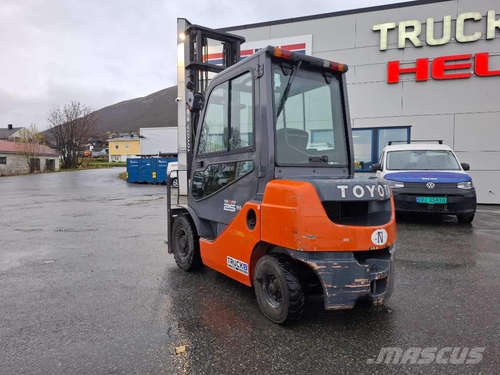 Toyota 02-8FDF25 Diesel Trucker