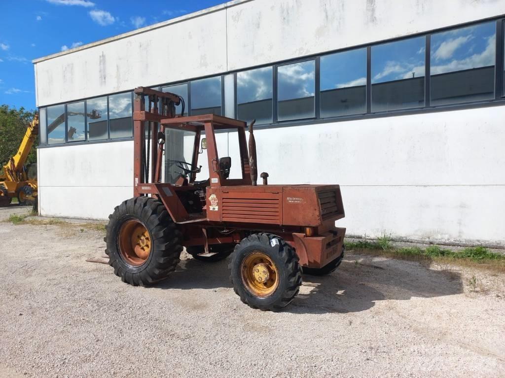 Manitou 4RM30G Diesel Trucker