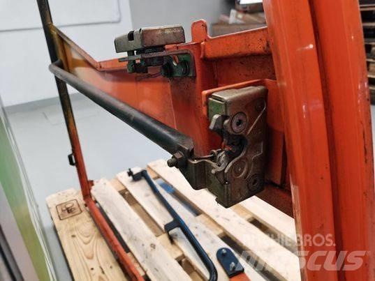JLG 307 door Førerhus og Interiør