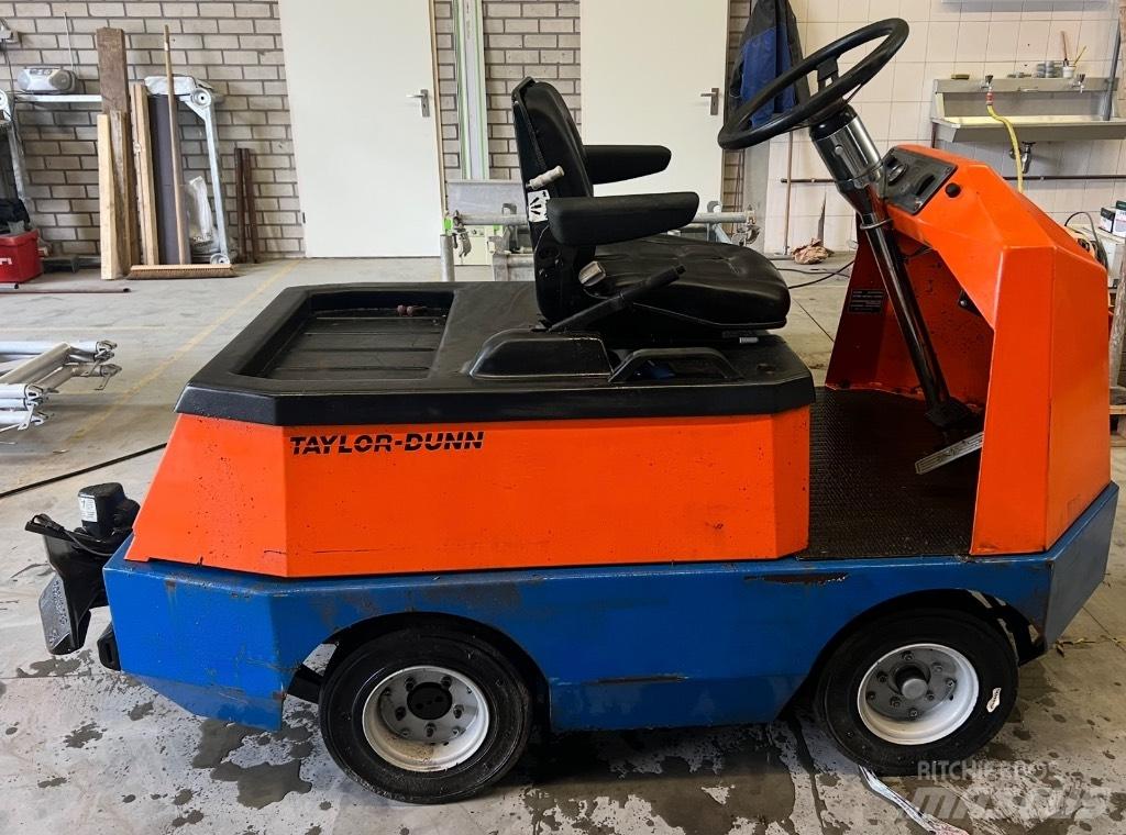 Taylor-Dunn C425 Tauetraktor