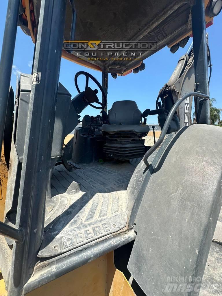 DEERE 410J Traktorgravere