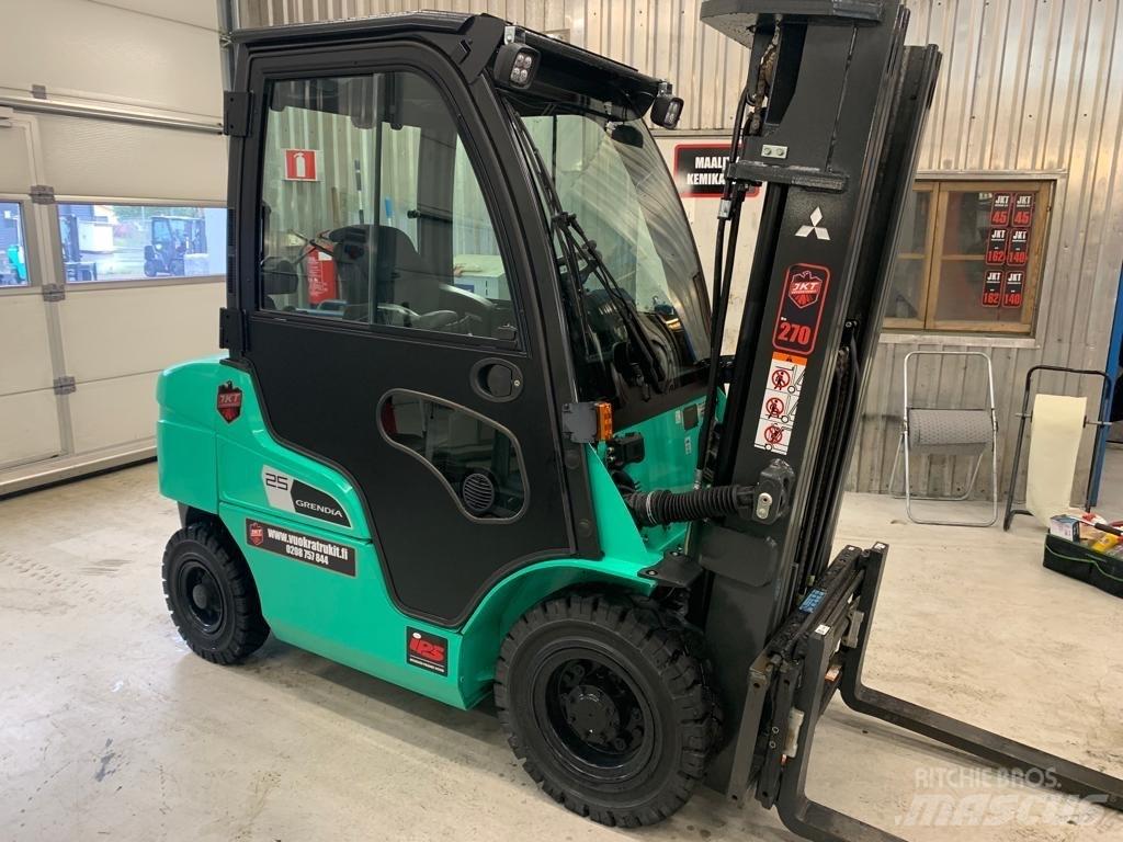 Mitsubishi FD25N3 Diesel Trucker