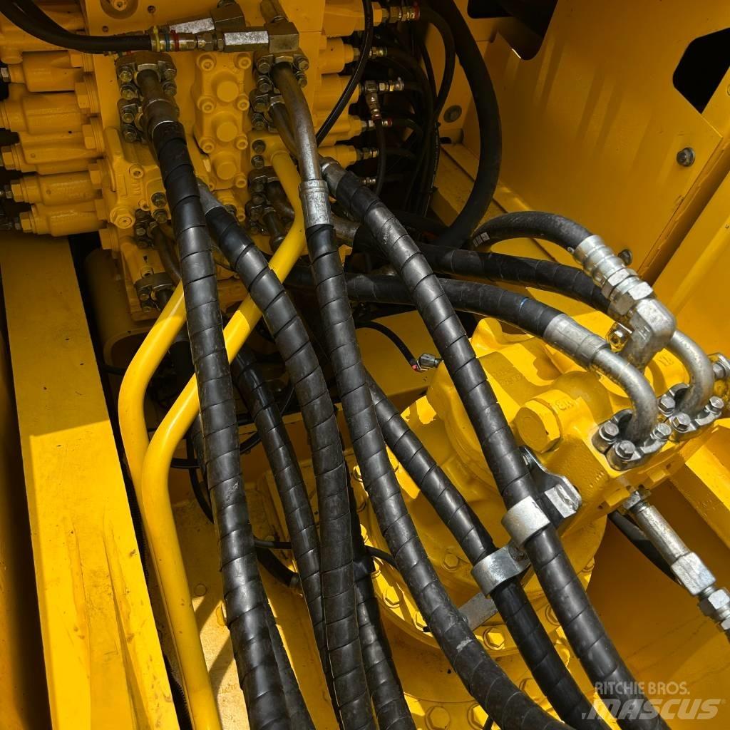 Komatsu 220-8 Beltegraver
